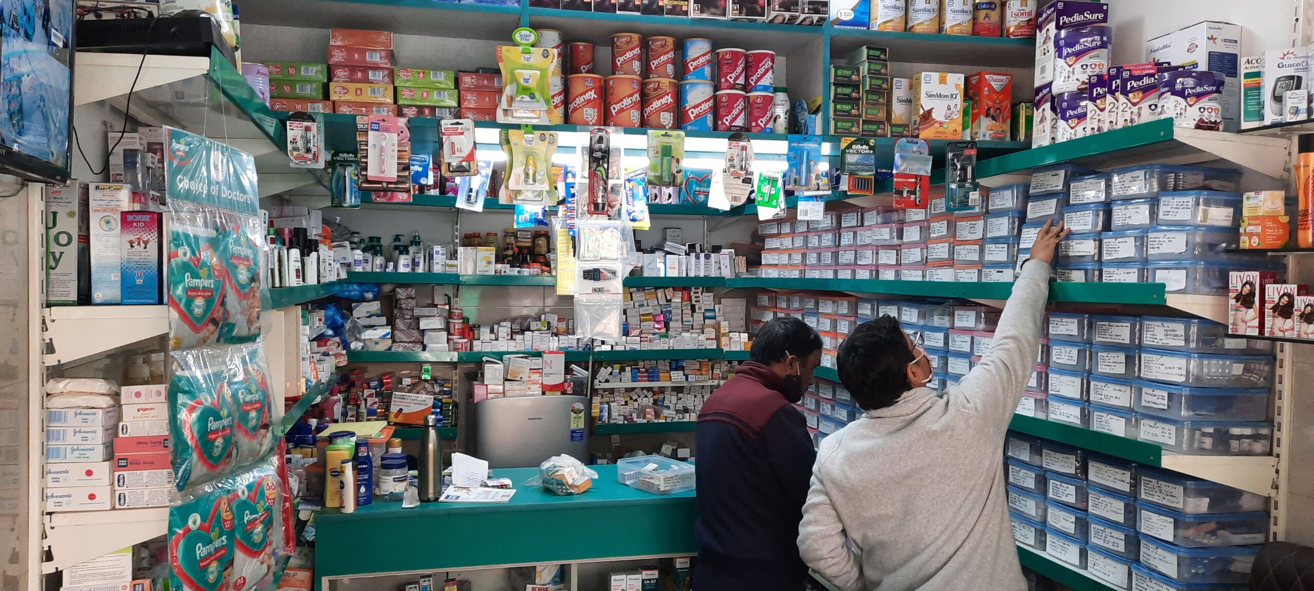 Retail display rack for shop in a medical shop, Rack manufacturer in west Bengal